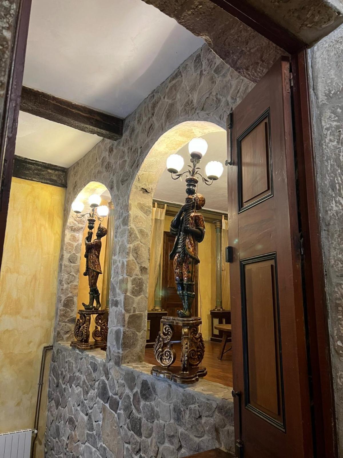 Palacio De Los Alvarado En Las Merindades El Ribero Exterior foto